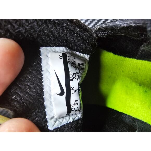 NIKE JR HYPERVENOM PHELON II IC YOUTH Size 1.5 INDOOR SOCCER SHOES 749920-009 - Picture 6 of 8